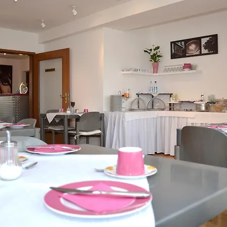 Zum Brunnen Otel Friedberg (Bavaria)
