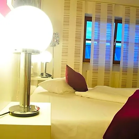 Zum Brunnen Hotel 2*