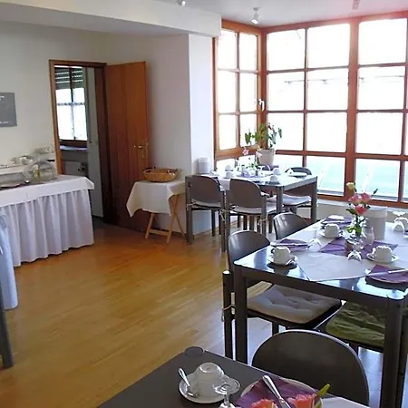Hotel Zum Brunnen 2*