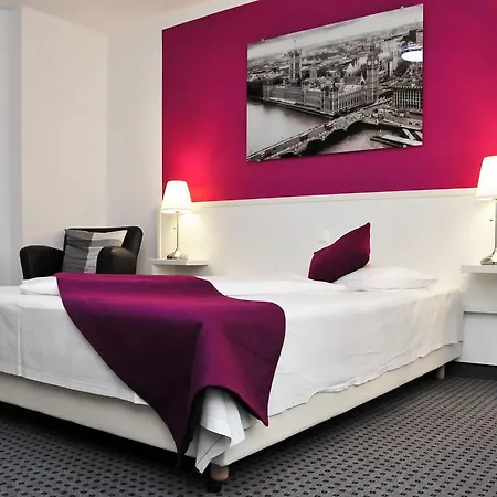 Otel Zum Brunnen Friedberg (Bavaria)