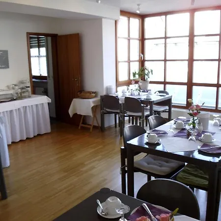 Zum Brunnen Hotel Friedberg (Bavaria)